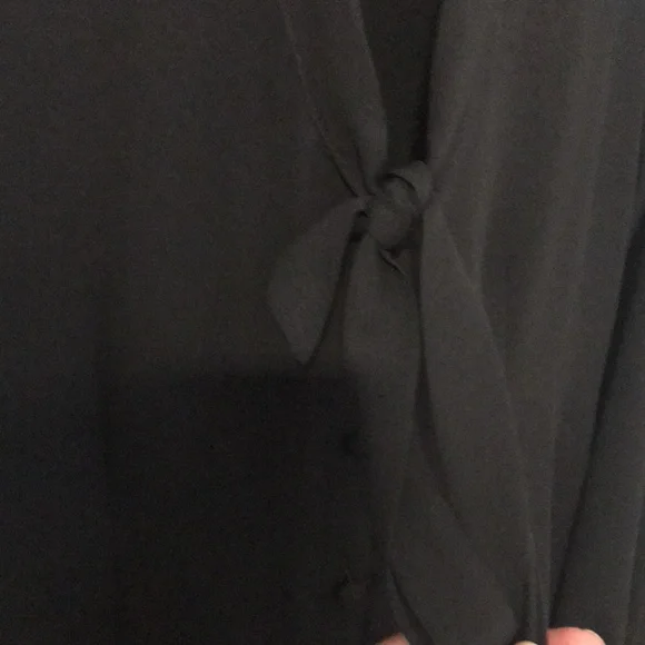 Express tie neck blouse - Picture 4 of 6